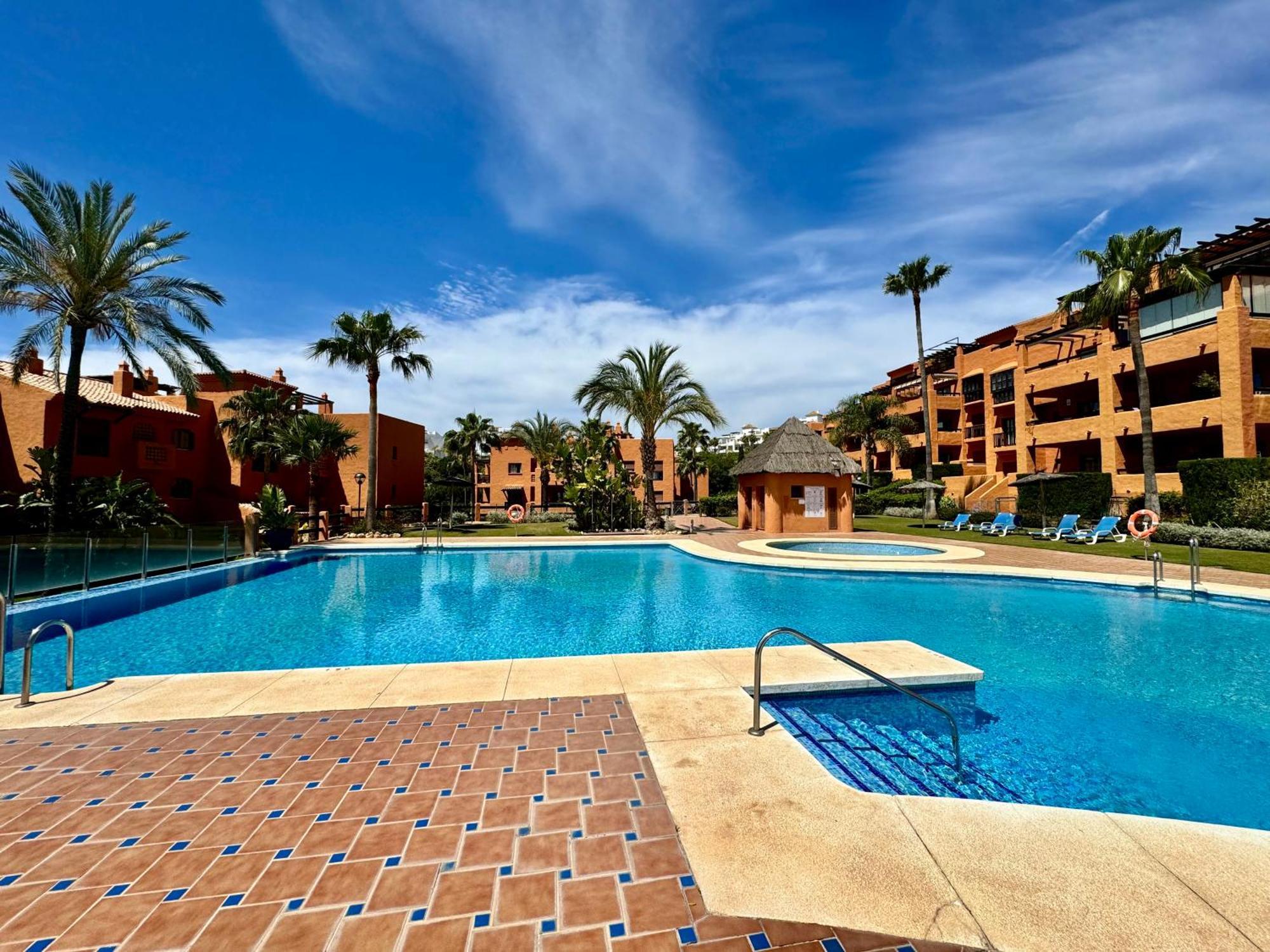 Piso De Lujo Totalmente Equipado A Estrenar Para 6 Estepona Exterior photo