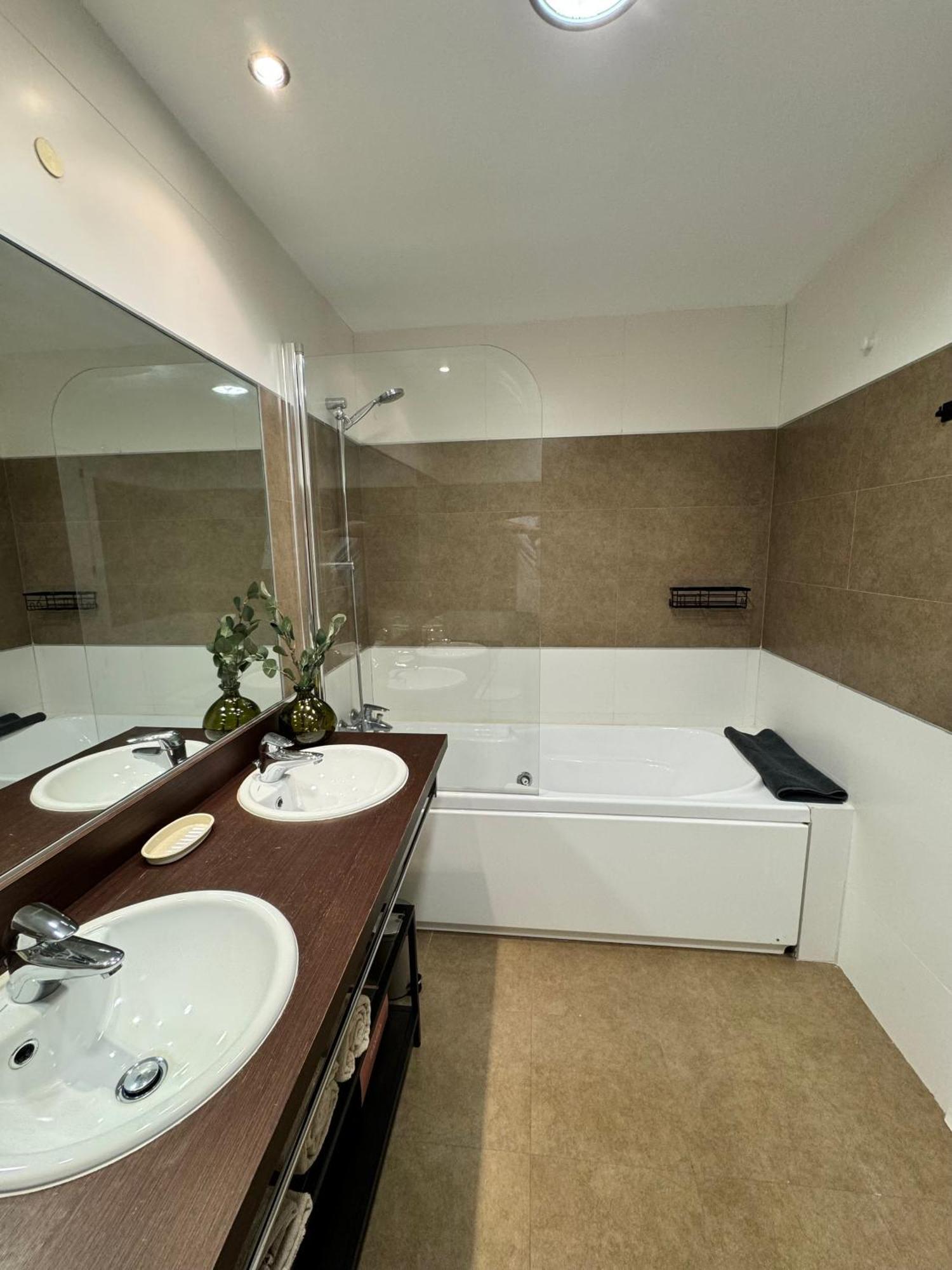 Piso De Lujo Totalmente Equipado A Estrenar Para 6 Estepona Exterior photo